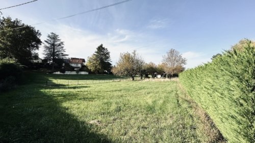 Montferrand-Le-Château &#8211; Terrain à bâtir