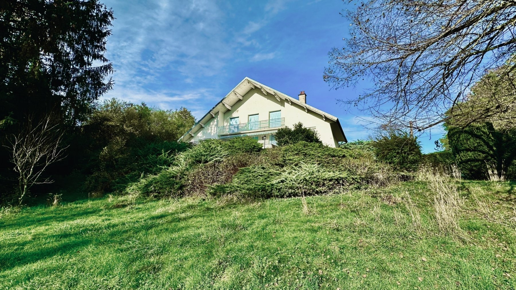 Maison de 180 m² à rénover sur la commune de Pirey (25480)